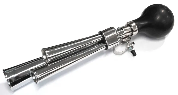 AIR HORN - Three Pipes - Silver w/ Black Rubber Bulb