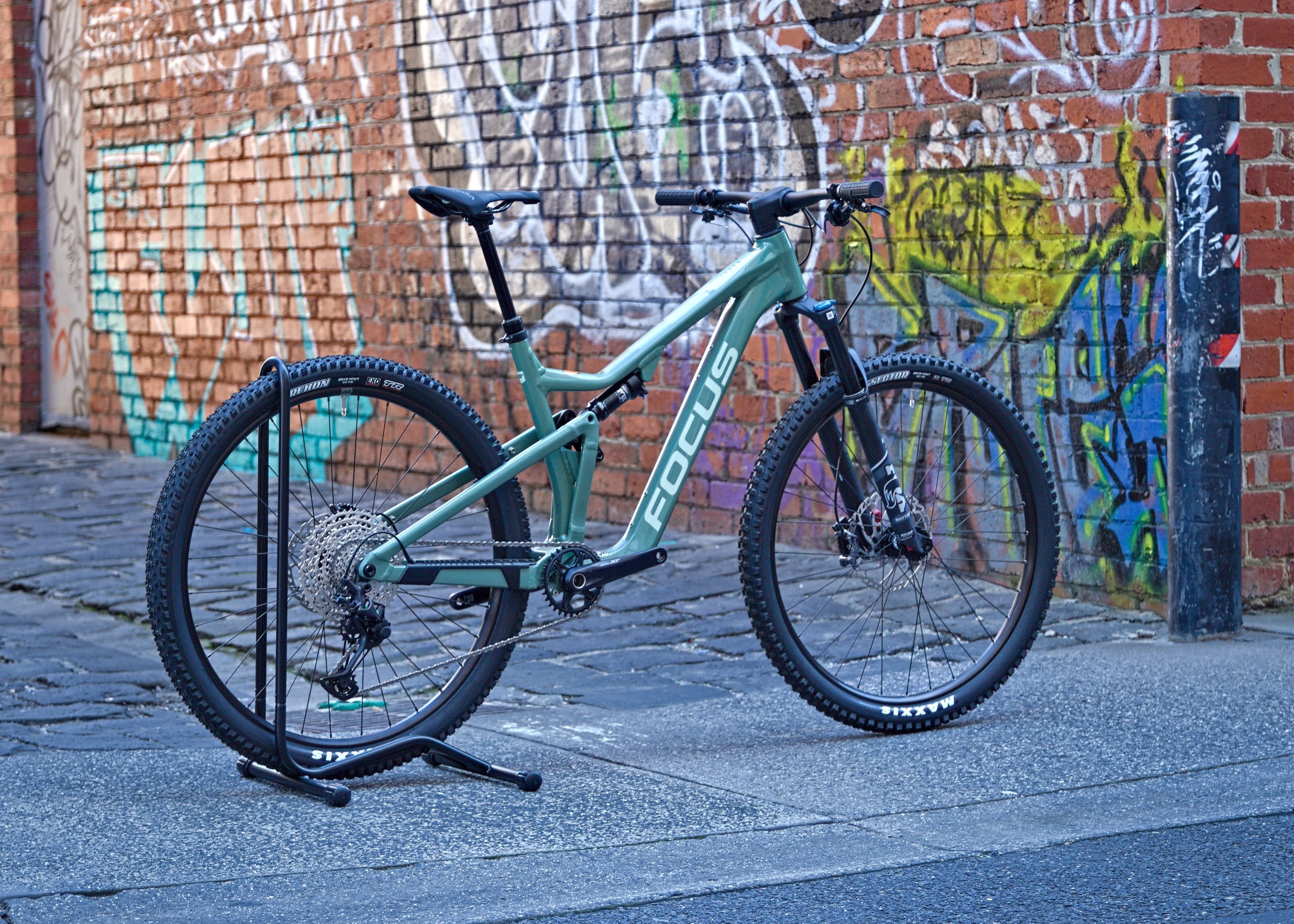 Focus Thron 6.9 Mountain Bike - Mineral Green - Image 3