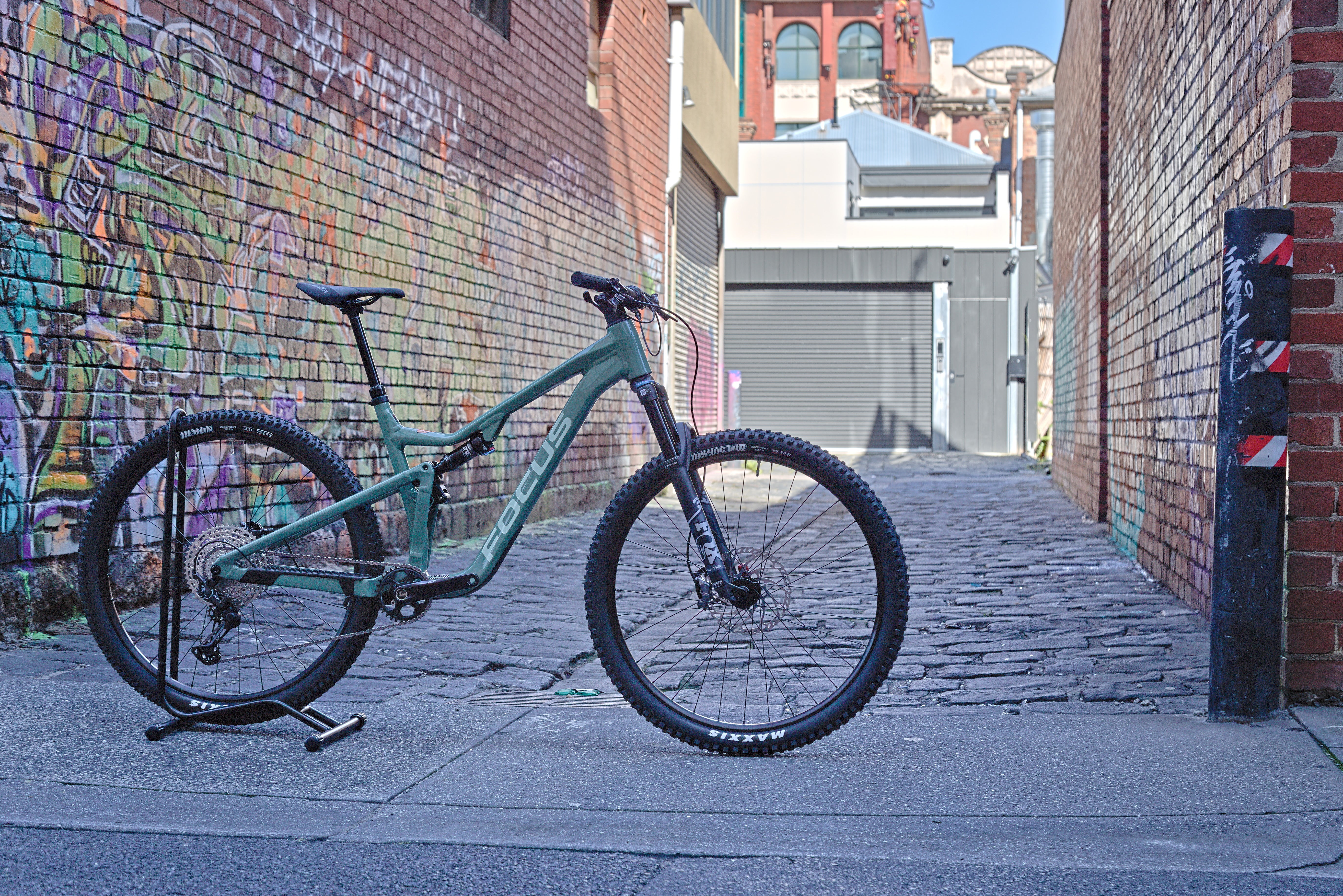 Focus Thron 6.9 Mountain Bike - Mineral Green - Image 9