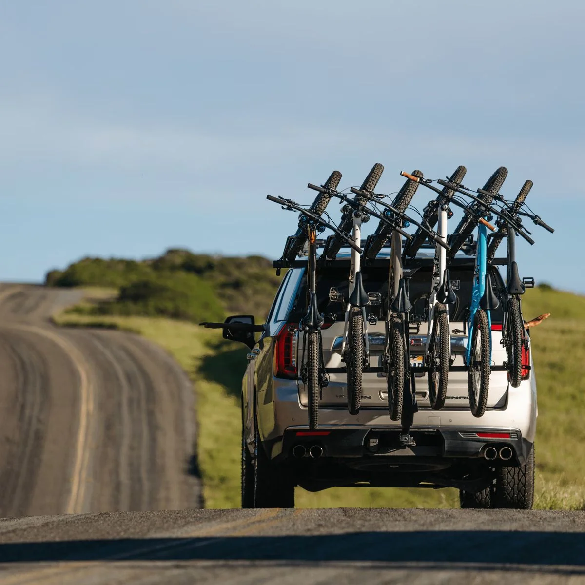 Thule ReVert 6-Bike Vertical Hitch Car Bike Rack - Image 6