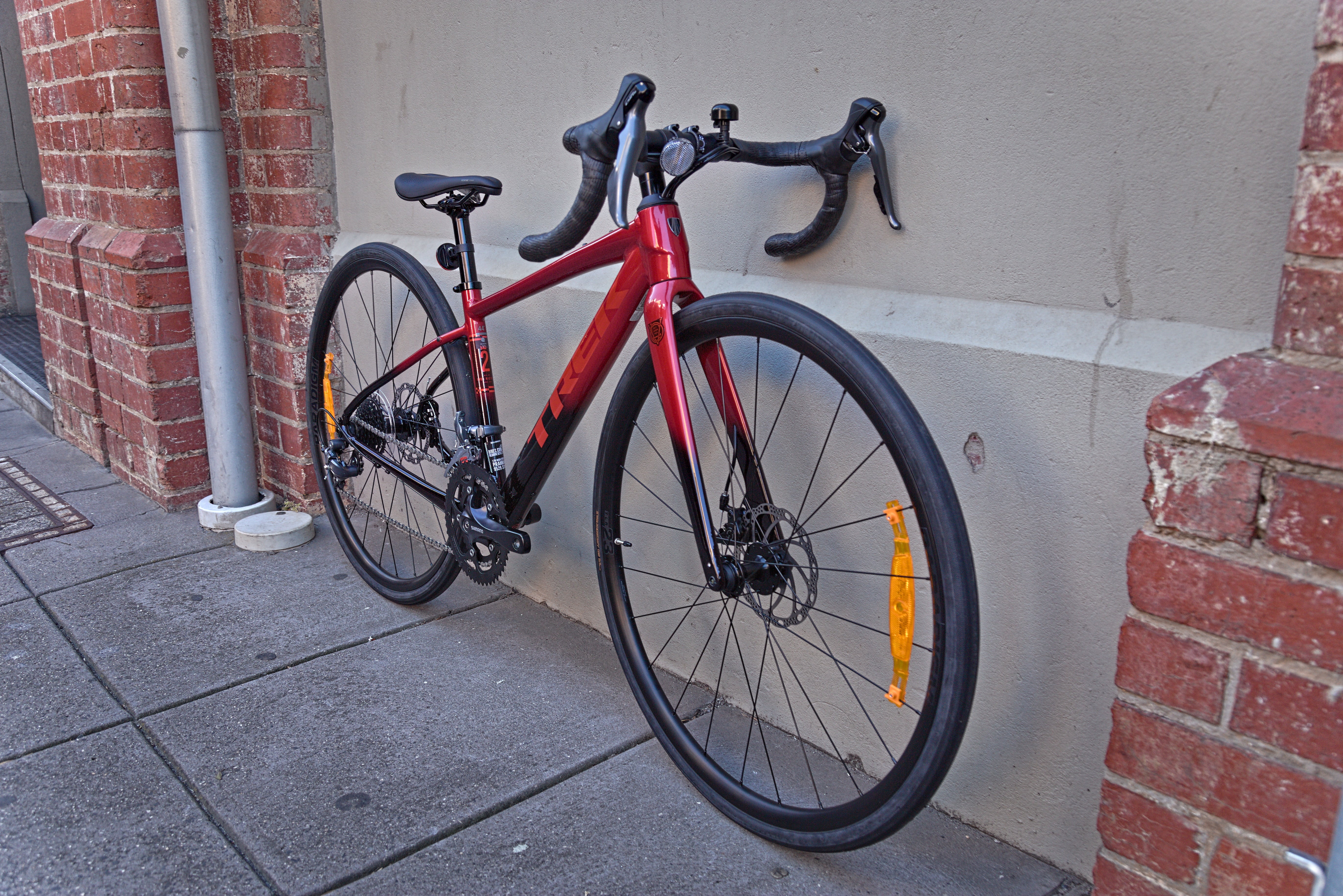 Trek Domane AL 2 Gen 4 Road Bike - Crimson/Dark Carmine Fade - Image 2