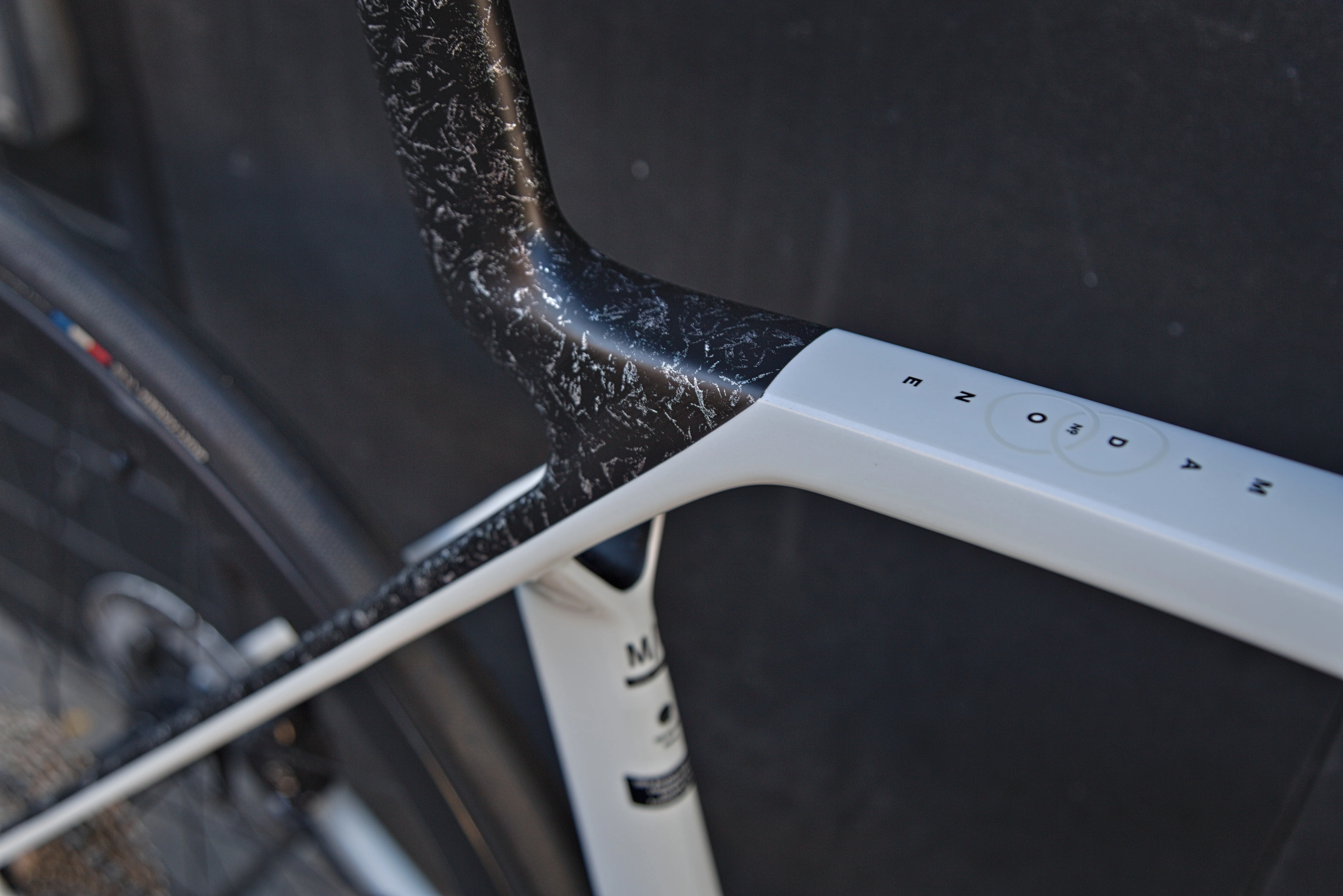 Trek Madone SL 7 Gen 8 - Gloss Crystal White/Matte Deep Smoke - Image 5